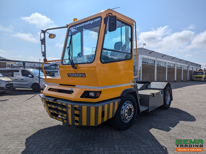 Terberg YT222 Allison - Schotel 30T - Landbouw kenteken - Uren 26725 - Traktor terminal: foto 1 Terberg YT222 Allison - Schotel 30T - Landbouw kenteken - Uren 26725 - Traktor terminal: foto 1