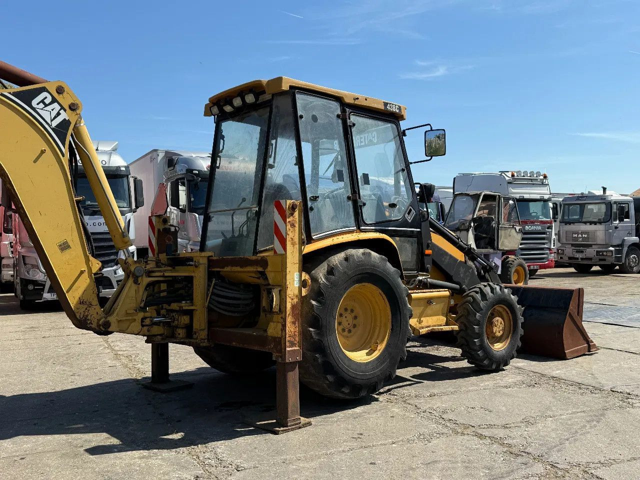 CAT 438C 4X4 Backhoe Loader - Fadromë me shkarkim nga prapa: foto 5 CAT 438C 4X4 Backhoe Loader - Fadromë me shkarkim nga prapa: foto 5