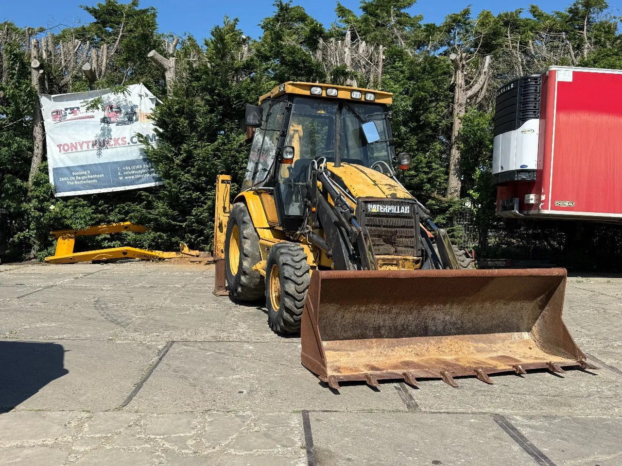 CAT 438C 4X4 Backhoe Loader - Fadromë me shkarkim nga prapa: foto 1 CAT 438C 4X4 Backhoe Loader - Fadromë me shkarkim nga prapa: foto 1