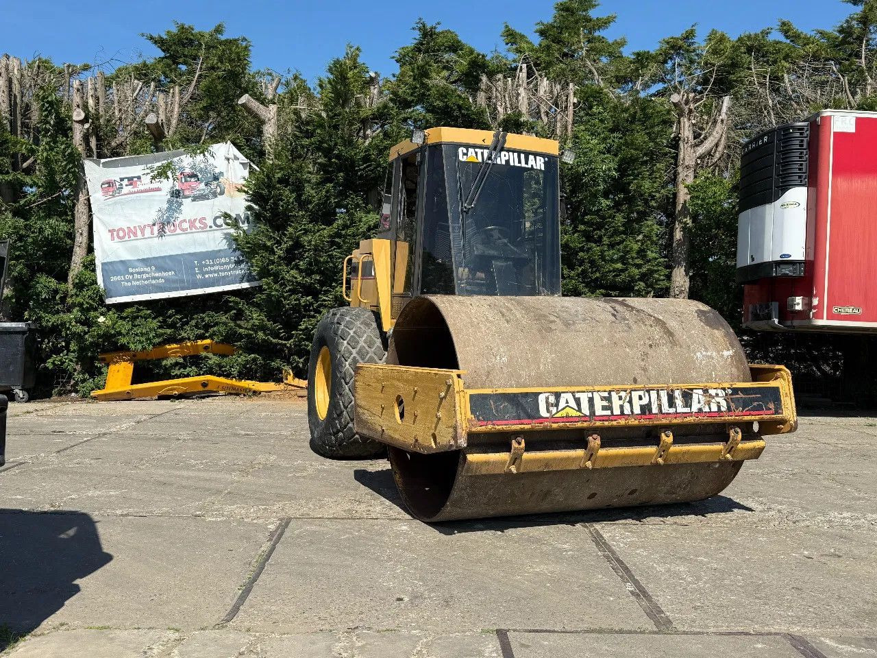 CAT CS 563 Roller with vibration - Ngjeshës: foto 1 CAT CS 563 Roller with vibration - Ngjeshës: foto 1