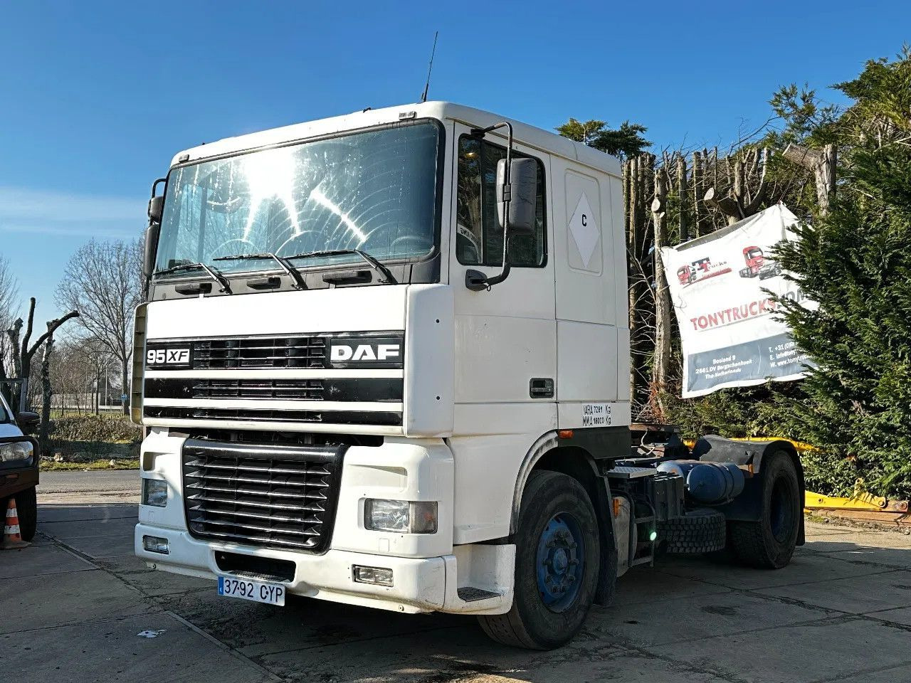 DAF XF 95.380 4X2 Tractor-unit Spring/Air ZF Manual DAF XF 95.380 4X2 Tractor-unit Spring/Air ZF Manual - Gjysmë-kamion: foto 2 DAF XF 95.380 4X2 Tractor-unit Spring/Air ZF Manual DAF XF 95.380 4X2 Tractor-unit Spring/Air ZF Manual - Gjysmë-kamion: foto 2