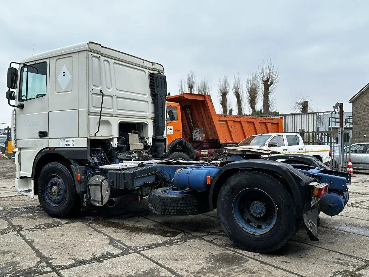 DAF XF 95.380 4X2 Tractor-unit Spring/Air ZF Manual DAF XF 95.380 4X2 Tractor-unit Spring/Air ZF Manual - Gjysmë-kamion: foto 3 DAF XF 95.380 4X2 Tractor-unit Spring/Air ZF Manual DAF XF 95.380 4X2 Tractor-unit Spring/Air ZF Manual - Gjysmë-kamion: foto 3