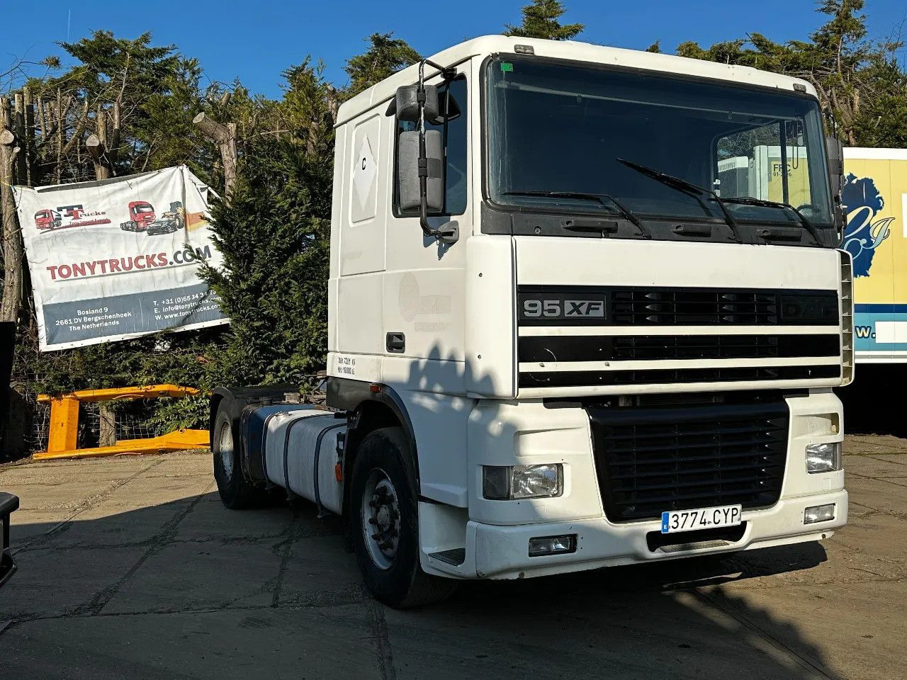 DAF XF 95.380 4X2 Tractor-unit Spring/Air ZF Manual DAF XF 95.380 4X2 Tractor-unit Spring/Air ZF Manual - Gjysmë-kamion: foto 1 DAF XF 95.380 4X2 Tractor-unit Spring/Air ZF Manual DAF XF 95.380 4X2 Tractor-unit Spring/Air ZF Manual - Gjysmë-kamion: foto 1