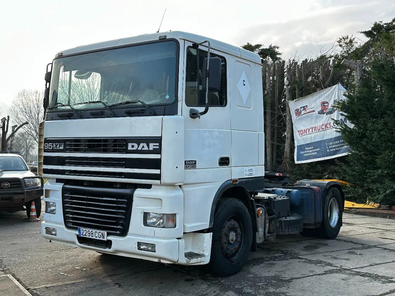DAF XF 95.380 4X2 Tractor-unit Spring/Air ZF Manual DAF XF 95.380 4X2 Tractor-unit Spring/Air ZF Manual - Gjysmë-kamion: foto 2 DAF XF 95.380 4X2 Tractor-unit Spring/Air ZF Manual DAF XF 95.380 4X2 Tractor-unit Spring/Air ZF Manual - Gjysmë-kamion: foto 2