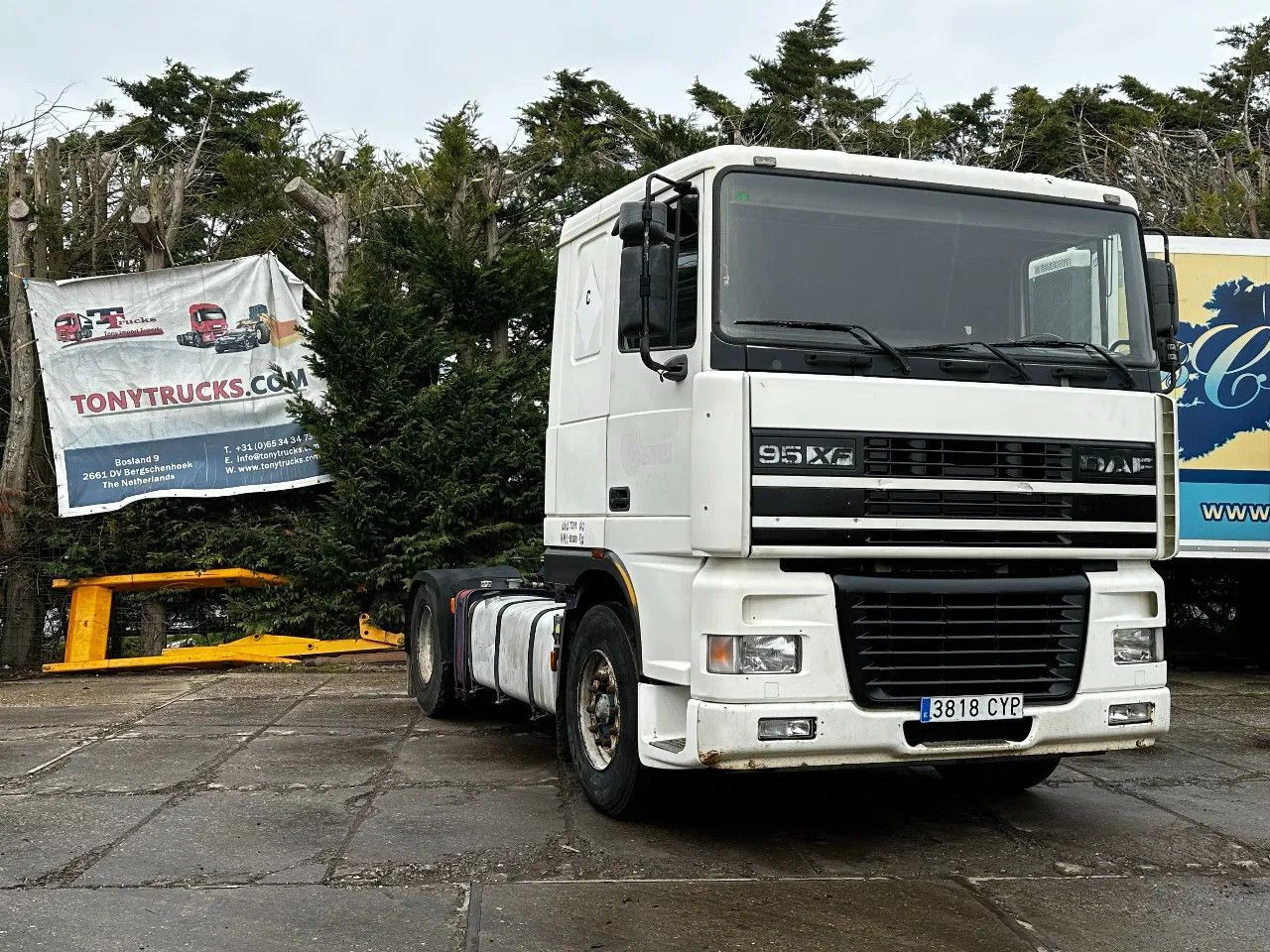 DAF XF 95.380 4X2 Tractor-unit Spring/Air ZF Manual DAF XF 95.380 4X2 Tractor-unit Spring/Air ZF Manual - Gjysmë-kamion: foto 1 DAF XF 95.380 4X2 Tractor-unit Spring/Air ZF Manual DAF XF 95.380 4X2 Tractor-unit Spring/Air ZF Manual - Gjysmë-kamion: foto 1