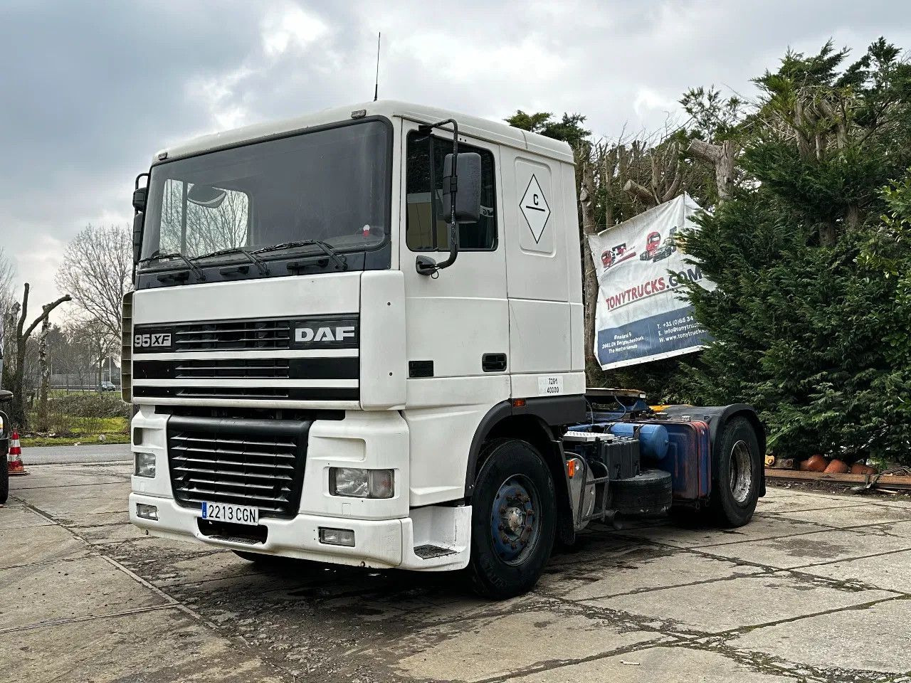 DAF XF 95.380 4X2 Tractor-unit Spring/Air ZF Manual DAF XF 95.380 4X2 Tractor-unit Spring/Air ZF Manual - Gjysmë-kamion: foto 2 DAF XF 95.380 4X2 Tractor-unit Spring/Air ZF Manual DAF XF 95.380 4X2 Tractor-unit Spring/Air ZF Manual - Gjysmë-kamion: foto 2