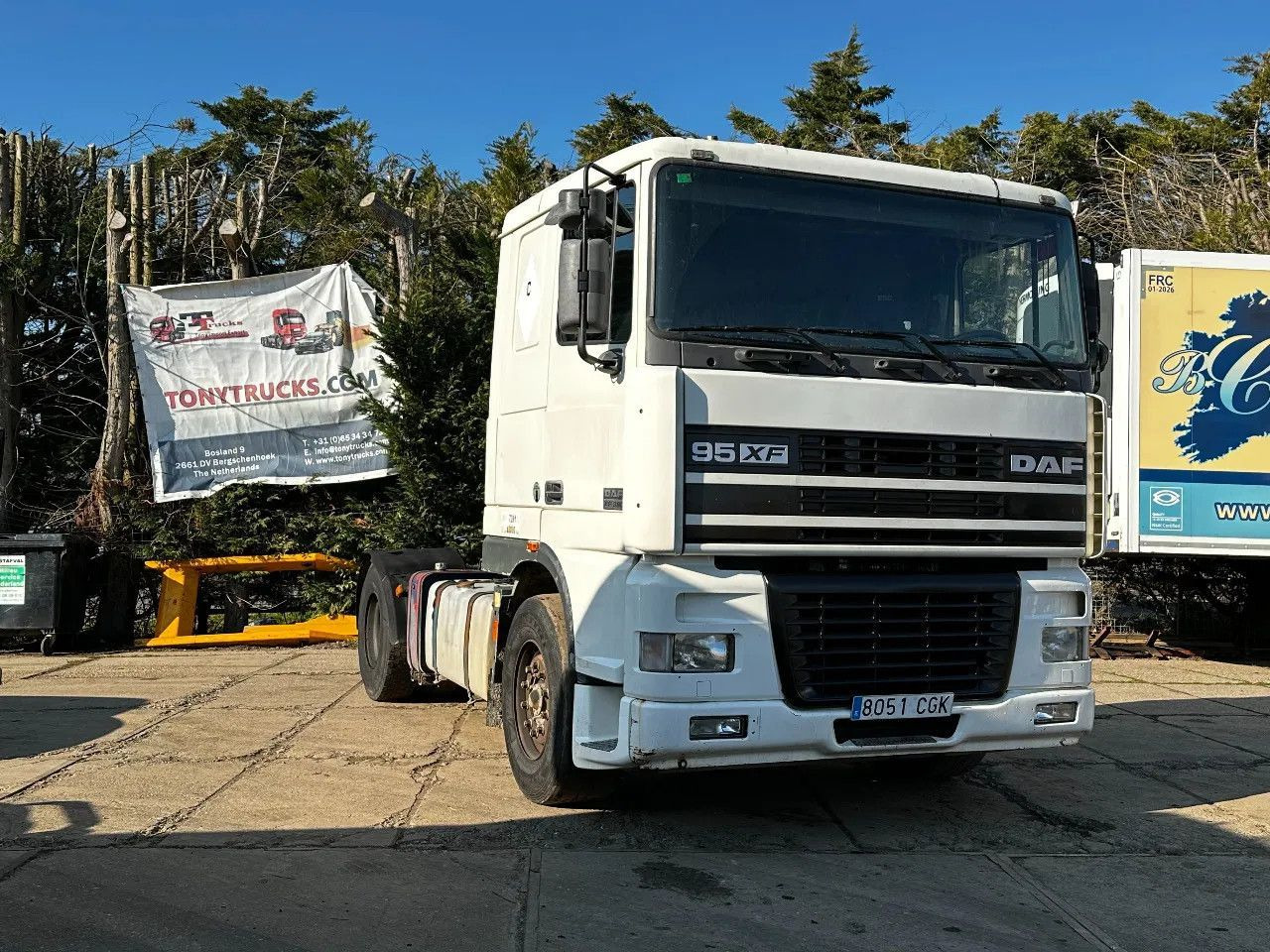 DAF XF 95.380 4X2 Tractor-unit Spring/Air ZF Manual DAF XF 95.380 4X2 Tractor-unit Spring/Air ZF Manual - Gjysmë-kamion: foto 1 DAF XF 95.380 4X2 Tractor-unit Spring/Air ZF Manual DAF XF 95.380 4X2 Tractor-unit Spring/Air ZF Manual - Gjysmë-kamion: foto 1