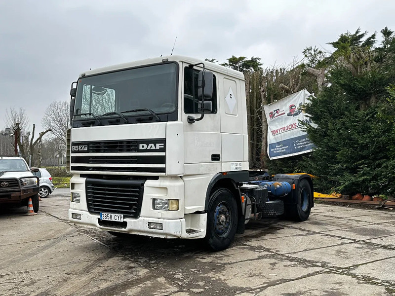 DAF XF 95.380 4X2 Tractor-unit Spring/Air ZF Manual Euro2 PTO - Gjysmë-kamion: foto 2 DAF XF 95.380 4X2 Tractor-unit Spring/Air ZF Manual Euro2 PTO - Gjysmë-kamion: foto 2