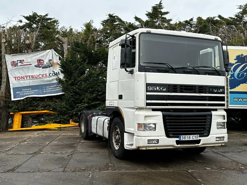 DAF XF 95.380 4X2 Tractor-unit Spring/Air ZF Manual Euro2 PTO - Gjysmë-kamion: foto 1 DAF XF 95.380 4X2 Tractor-unit Spring/Air ZF Manual Euro2 PTO - Gjysmë-kamion: foto 1
