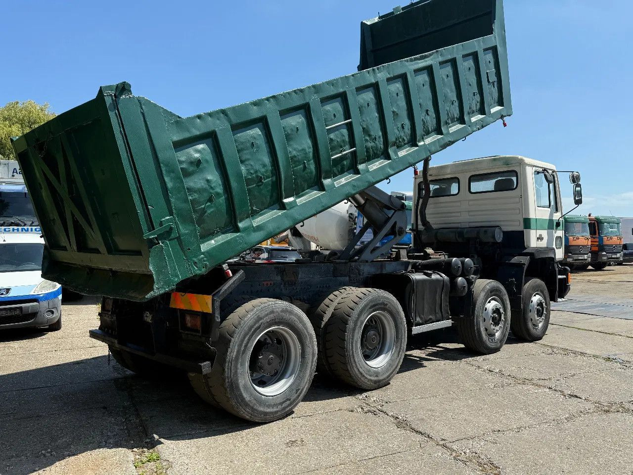 MAN 35.372 8X4 Tipper Spring/Spring ZF Manual Gear E - Kamion vetëshkarkues: foto 4 MAN 35.372 8X4 Tipper Spring/Spring ZF Manual Gear E - Kamion vetëshkarkues: foto 4