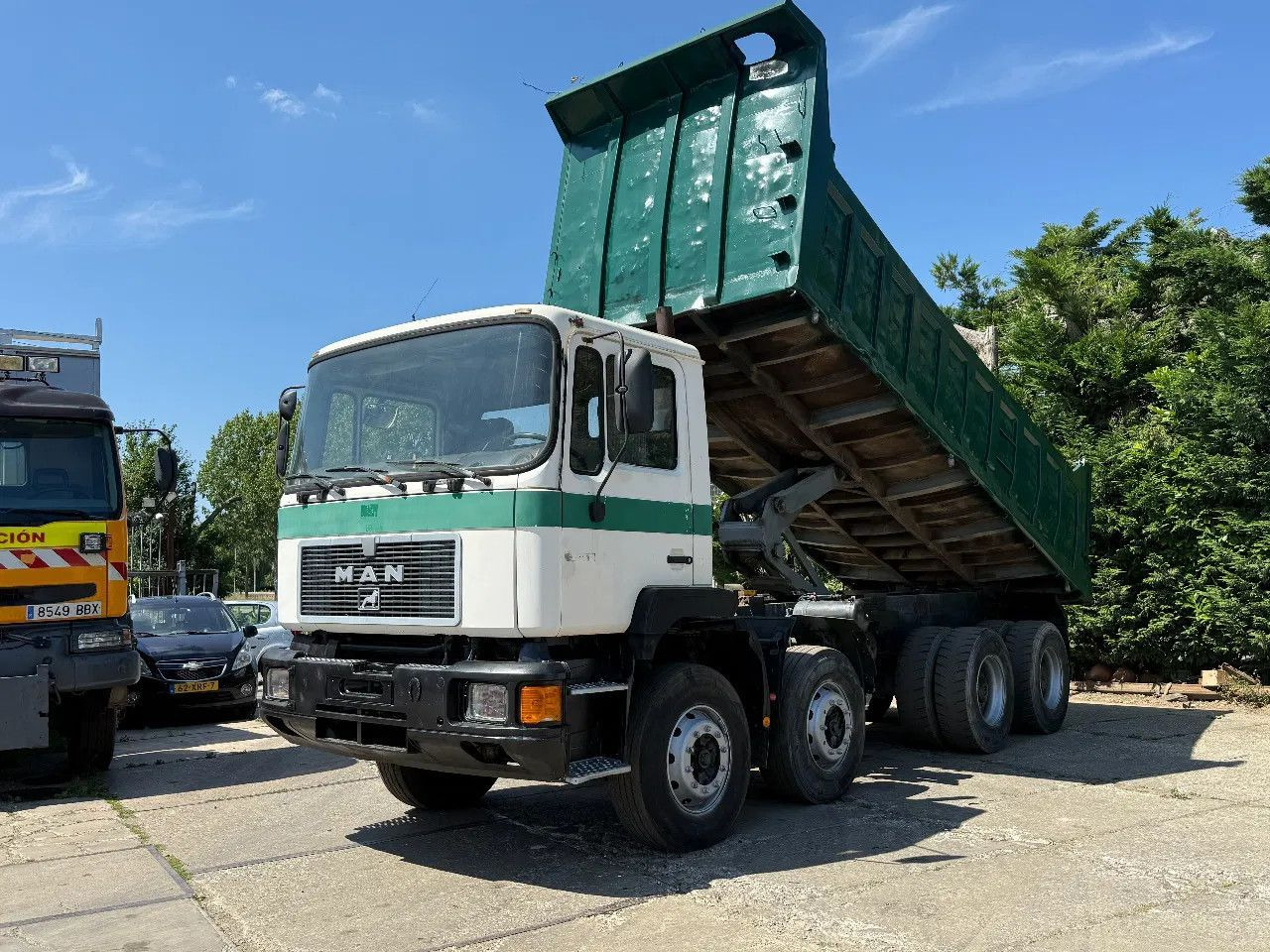 MAN 35.372 8X4 Tipper Spring/Spring ZF Manual Gear E - Kamion vetëshkarkues: foto 2 MAN 35.372 8X4 Tipper Spring/Spring ZF Manual Gear E - Kamion vetëshkarkues: foto 2