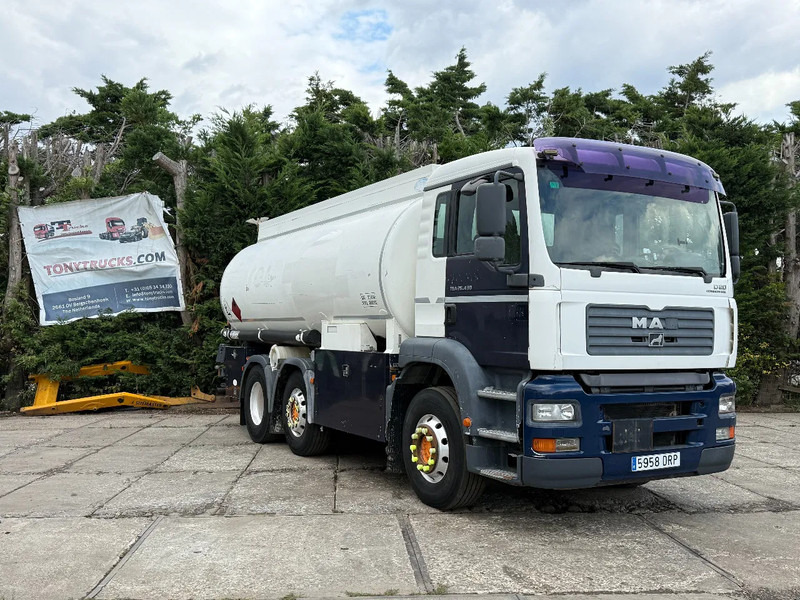 MAN TGA 26.430 6X2 Fuel Tank 21.000L 3 Comp + Pump D20 Engine - Autobot, Kamion me vinç: foto 1 MAN TGA 26.430 6X2 Fuel Tank 21.000L 3 Comp + Pump D20 Engine - Autobot, Kamion me vinç: foto 1