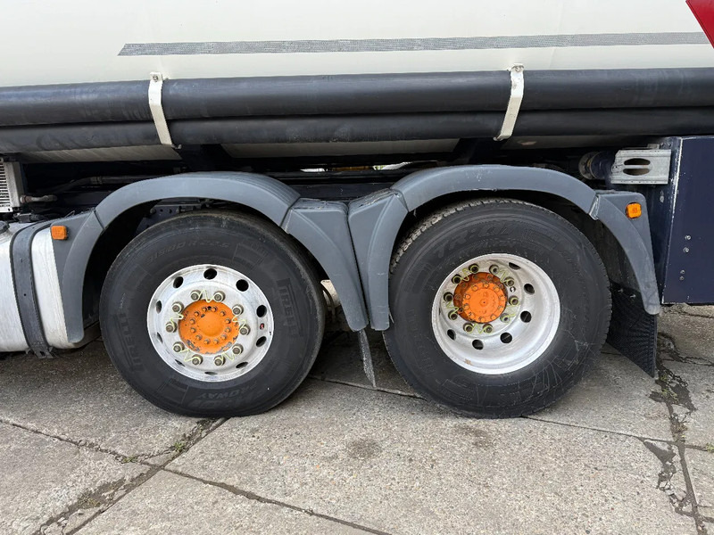 MAN TGA 26.430 6X2 Fuel Tank 21.000L 3 Comp + Pump D20 Engine - Autobot, Kamion me vinç: foto 4 MAN TGA 26.430 6X2 Fuel Tank 21.000L 3 Comp + Pump D20 Engine - Autobot, Kamion me vinç: foto 4