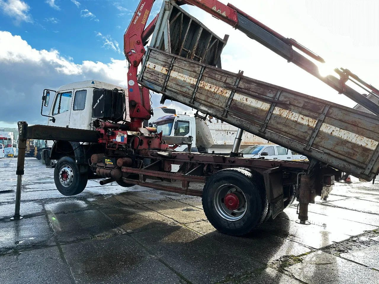 Kamion vetëshkarkues, Kamion me vinç Mercedes-Benz SK 1935 V8 4X2 Tipper Spring/Spring AMCO V825 9T Mercedes-Benz SK 1935 V8 4X2 Tipper Spring/Spring AMCO V825 9T: foto 17