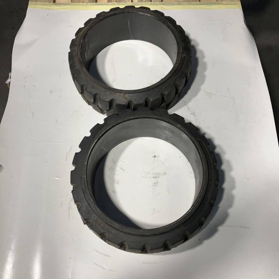 2X Magnum Solideal 15x5x11 1/4 tyres - Gomë për Pajisje për trajtimin e materialeve: foto 1 2X Magnum Solideal 15x5x11 1/4 tyres - Gomë për Pajisje për trajtimin e materialeve: foto 1