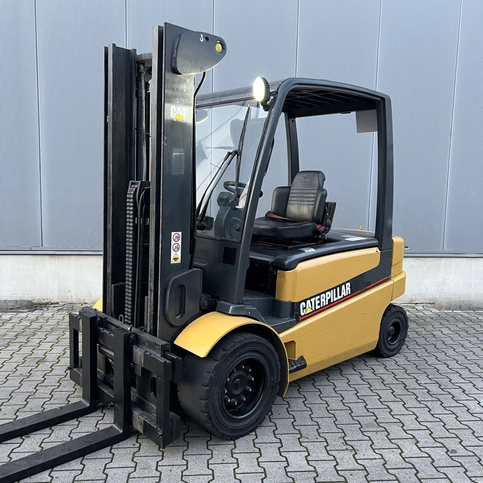 Caterpillar EP50 - Pirun elektrik: foto 1 Caterpillar EP50 - Pirun elektrik: foto 1