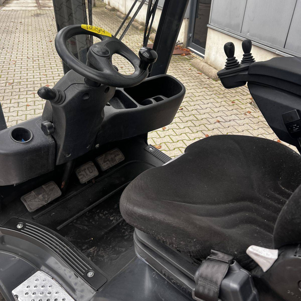 Linde H20D (391) - Pirun më naftë: foto 5 Linde H20D (391) - Pirun më naftë: foto 5