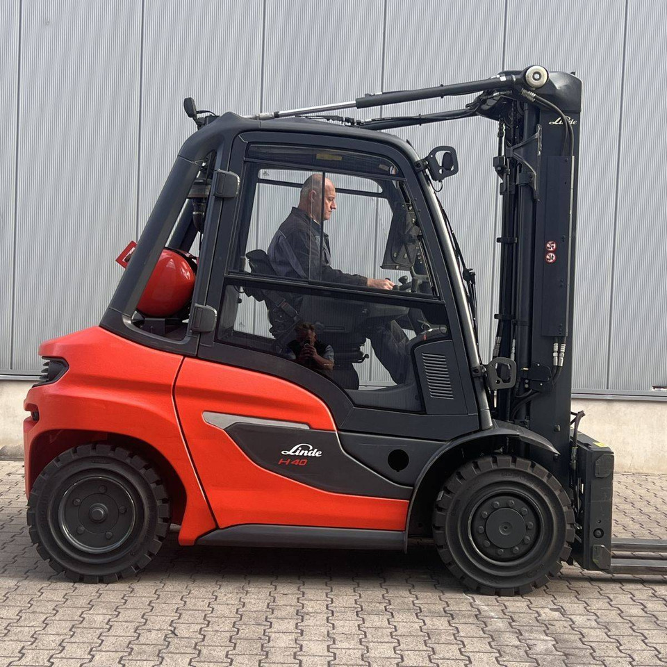 Linde H40/600T (1204) - Pirun më gaz: foto 4 Linde H40/600T (1204) - Pirun më gaz: foto 4