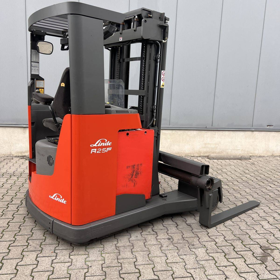 Linde R25F - Pirun ritërheqës me 4 rrugë: foto 1 Linde R25F - Pirun ritërheqës me 4 rrugë: foto 1