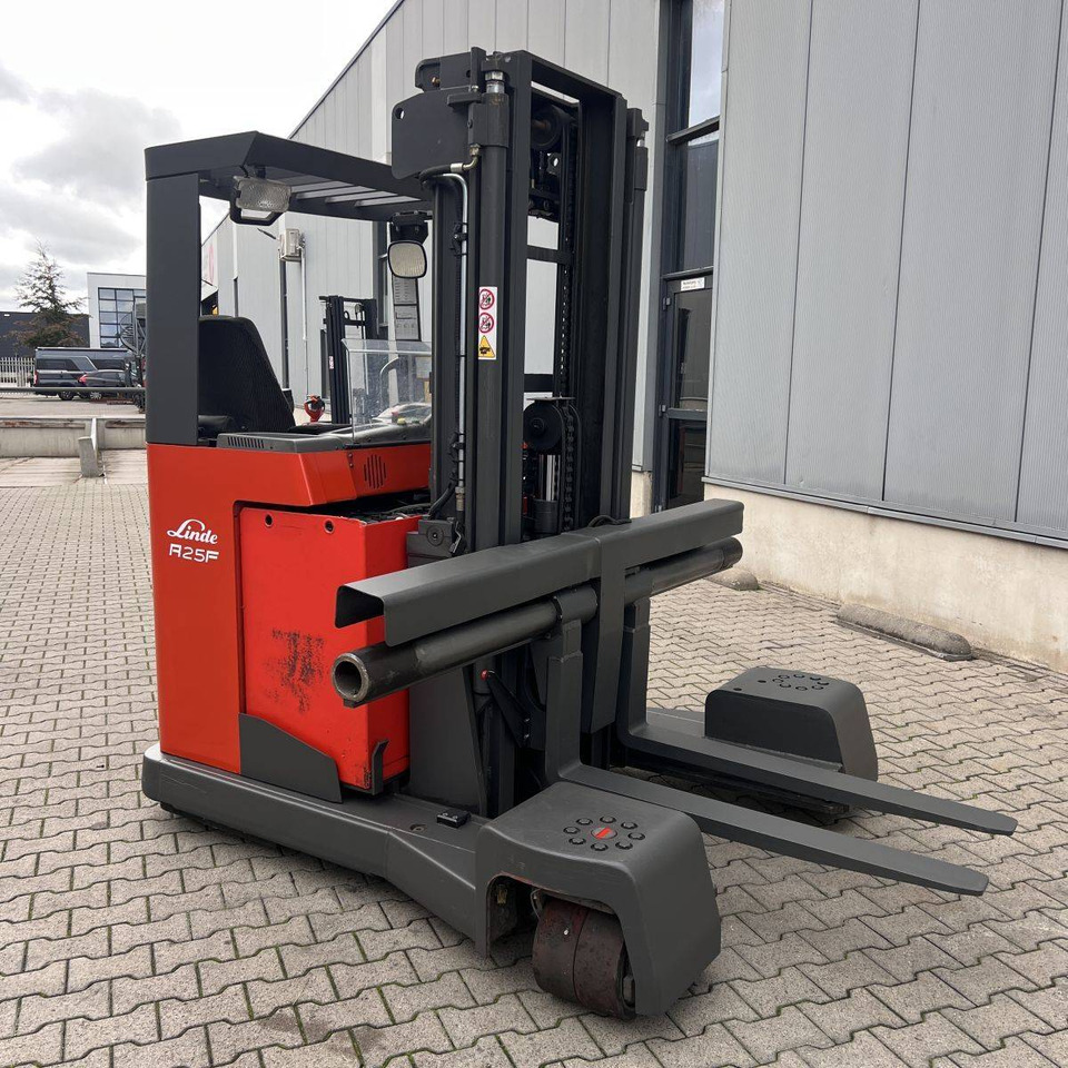 Linde R25F - Pirun ritërheqës me 4 rrugë: foto 3 Linde R25F - Pirun ritërheqës me 4 rrugë: foto 3