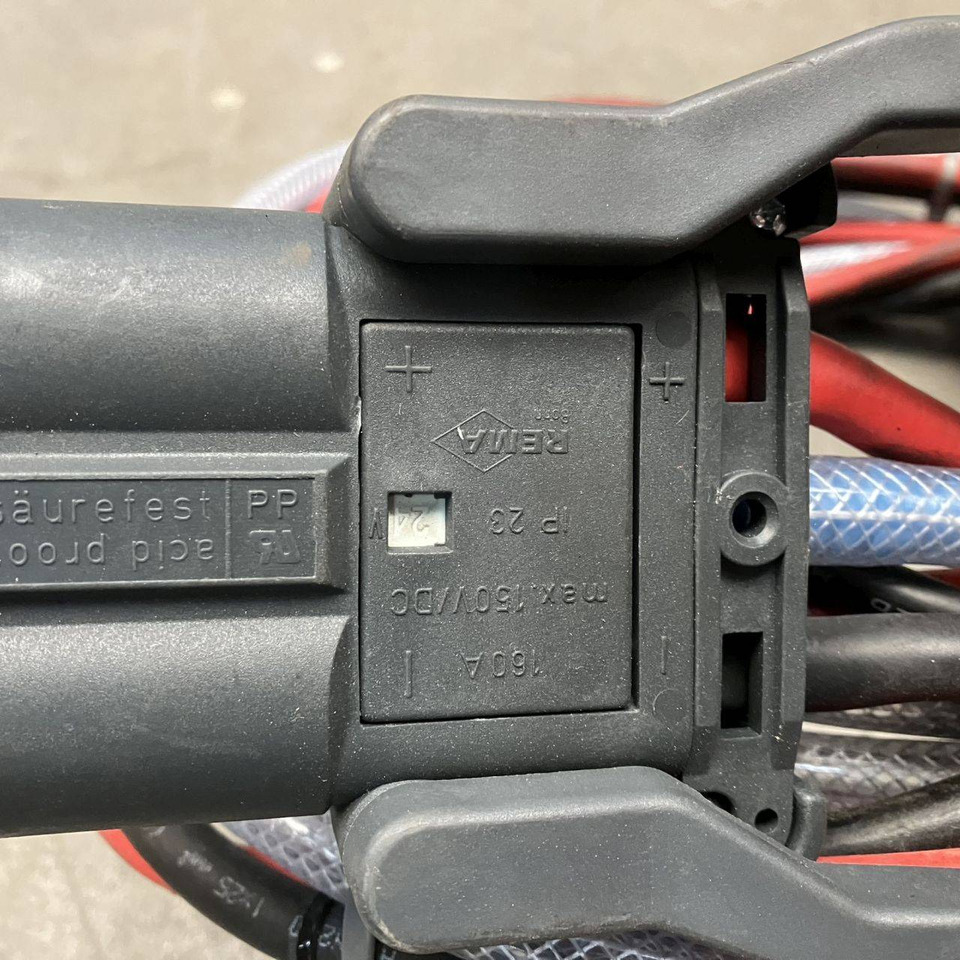 Hawker 24V/72A Lifetech TC1LT - Pjesë këmbimi për Pajisje për trajtimin e materialeve: foto 3 Hawker 24V/72A Lifetech TC1LT - Pjesë këmbimi për Pajisje për trajtimin e materialeve: foto 3