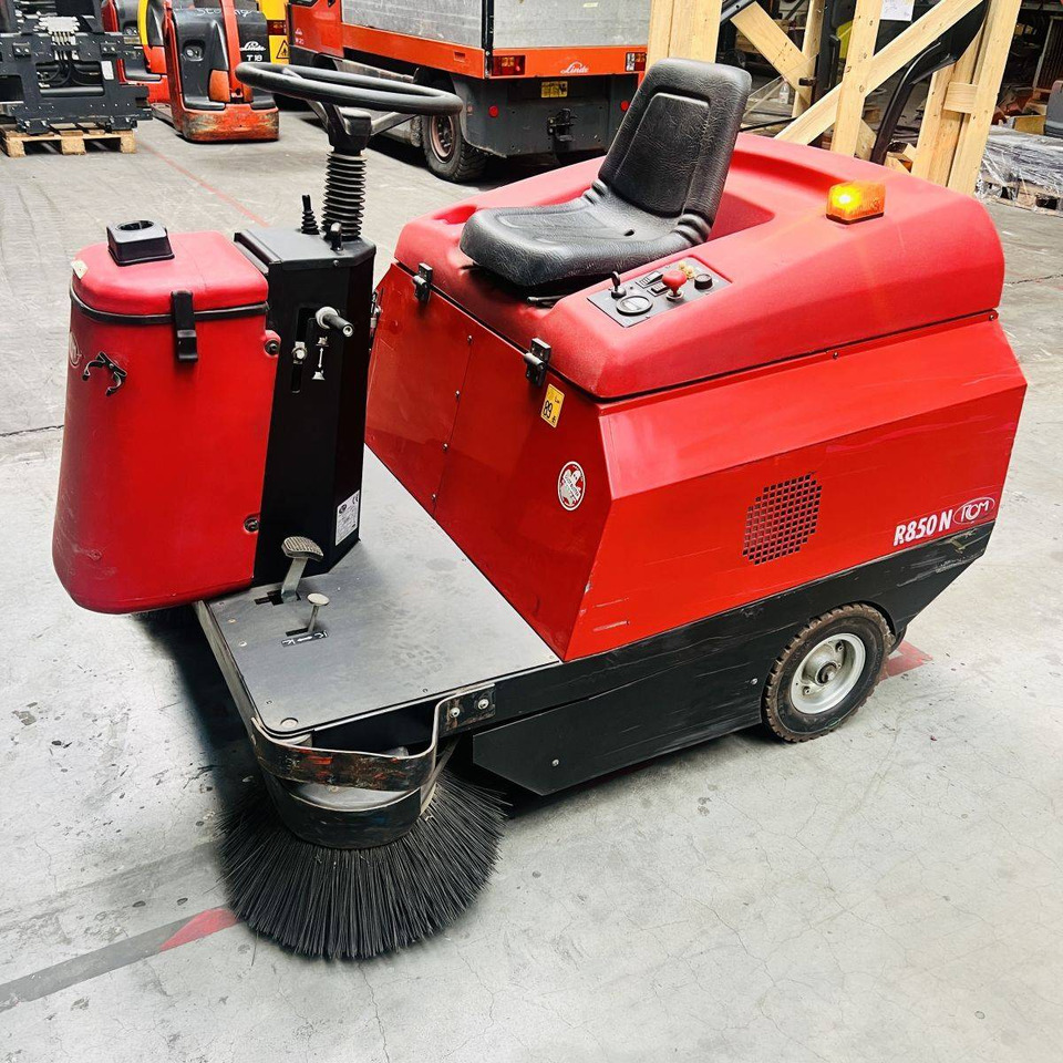 RCM R850NE - Makineri fshirëse-thithëse: foto 1 RCM R850NE - Makineri fshirëse-thithëse: foto 1