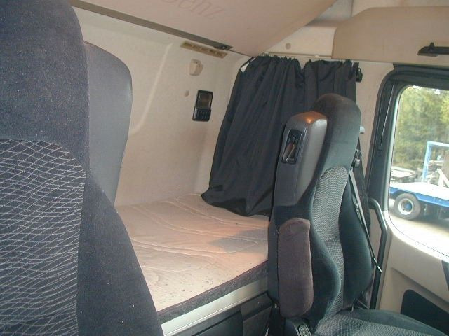 Mercedes-Benz 1843 - Gjysmë-kamion: foto 5 Mercedes-Benz 1843 - Gjysmë-kamion: foto 5