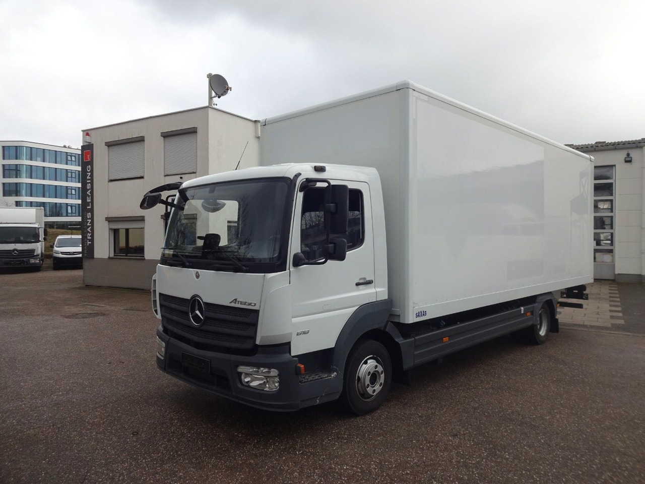 Mercedes-Benz Atego 818, Koffer mit Rolltor - Kamioncine me kontinier: foto 1 Mercedes-Benz Atego 818, Koffer mit Rolltor - Kamioncine me kontinier: foto 1