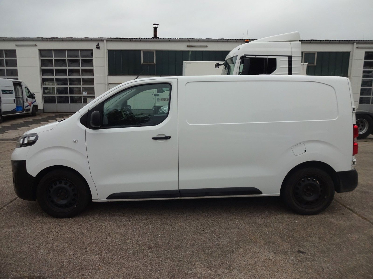Opel Vivaro Kasten L1H1, Klima, PDC, - Furgon i vogël: foto 3 Opel Vivaro Kasten L1H1, Klima, PDC, - Furgon i vogël: foto 3