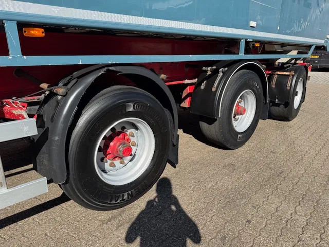 Bulthuis TATA 23 57m3 Stuuras Liftas 10T assen Klep/Deuren + bietenrek Nieuwe APK 8/2026 - Gjysmë rimorkio vetëshkarkuese: foto 5 Bulthuis TATA 23 57m3 Stuuras Liftas 10T assen Klep/Deuren + bietenrek Nieuwe APK 8/2026 - Gjysmë rimorkio vetëshkarkuese: foto 5