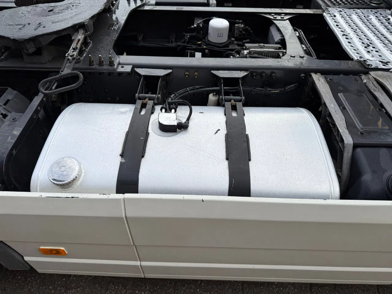 Gjysmë-kamion Volvo FM 330 Slaapcabine Side skirts NL Truck APK/TUV 05-2026: foto 16