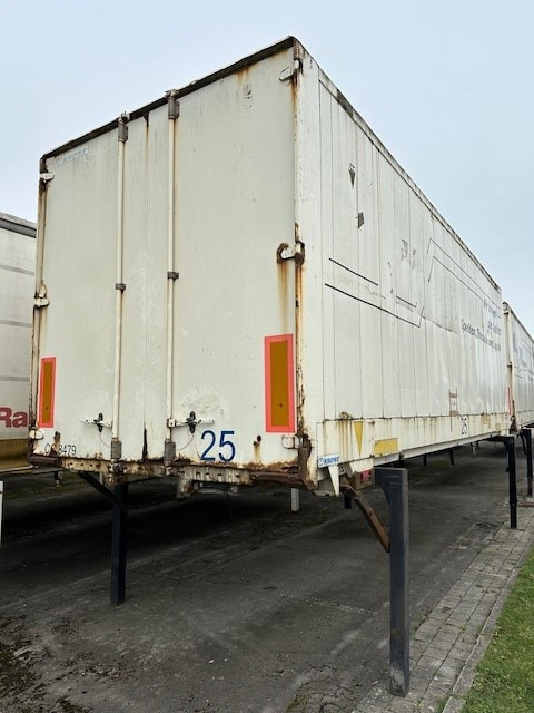 Krone BDF-System 7.45m, Heck Portaltüren, Doppelstock und Schlüssellochbleche - Karroceri - vagonetë e ndërrueshme: foto 3 Krone BDF-System 7.45m, Heck Portaltüren, Doppelstock und Schlüssellochbleche - Karroceri - vagonetë e ndërrueshme: foto 3