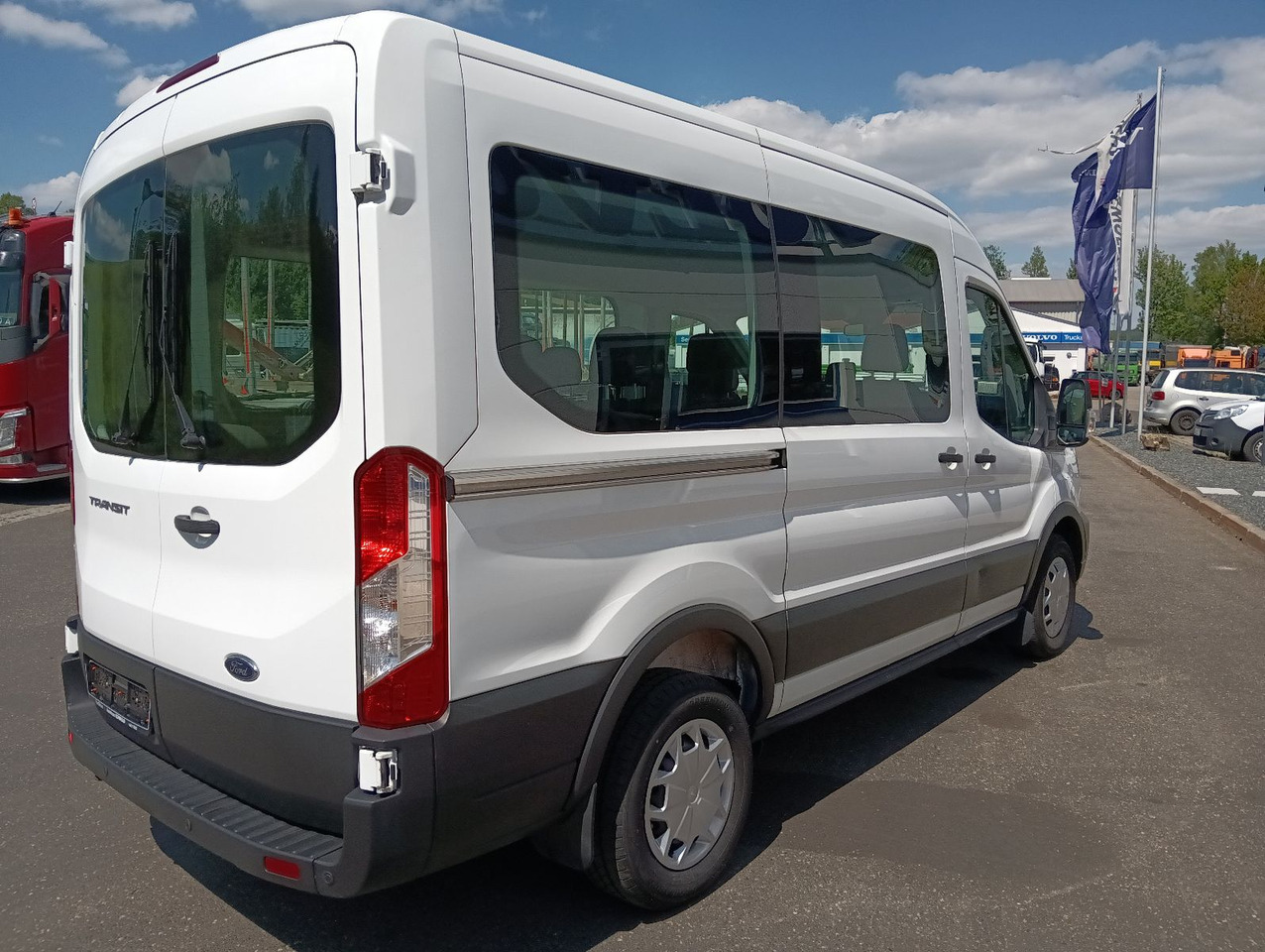 Ford Transit Kombi 350 L2 Trend 9-Sitzer 2xHeizung/Kl - Furgon pasagjerësh, Kamioncine dopio kabinë: foto 4 Ford Transit Kombi 350 L2 Trend 9-Sitzer 2xHeizung/Kl - Furgon pasagjerësh, Kamioncine dopio kabinë: foto 4