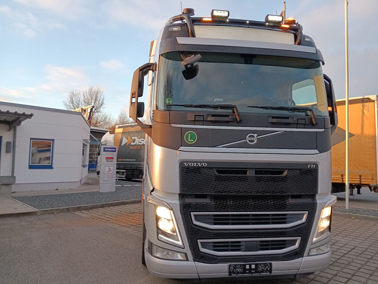 Volvo FH460 Globe FullSpoiler TV I-PARC 2xTank German - Gjysmë-kamion: foto 4 Volvo FH460 Globe FullSpoiler TV I-PARC 2xTank German - Gjysmë-kamion: foto 4