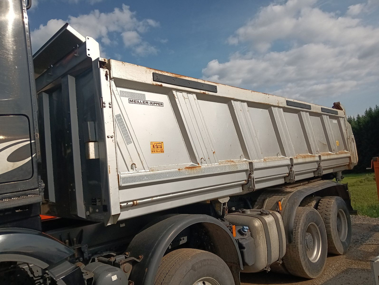 Mercedes-Benz AROCS 3246 8x4 MEILLER 3-Seiten Bordmatic SCHALT - Kamion vetëshkarkues: foto 4 Mercedes-Benz AROCS 3246 8x4 MEILLER 3-Seiten Bordmatic SCHALT - Kamion vetëshkarkues: foto 4
