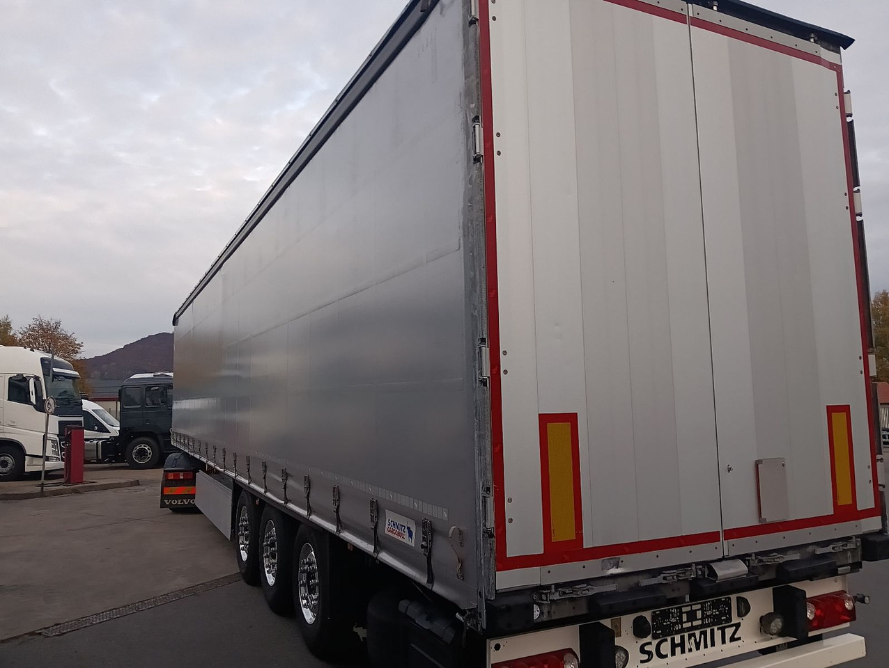 Schmitz Cargobull SCS24-13.62 ALCOA Pal-Kiste Lift Reifen 50-95%! - Gjysmë rimorkio me tendë: foto 4 Schmitz Cargobull SCS24-13.62 ALCOA Pal-Kiste Lift Reifen 50-95%! - Gjysmë rimorkio me tendë: foto 4