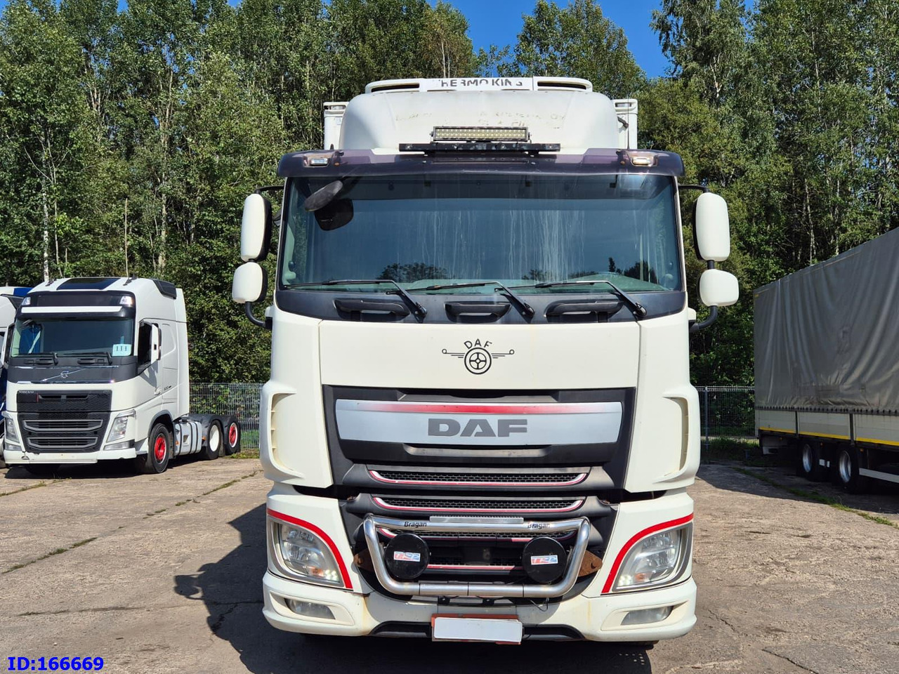 DAF XF 106.460 FAR 6X2 Euro6 - Kamion frigorifer: foto 2 DAF XF 106.460 FAR 6X2 Euro6 - Kamion frigorifer: foto 2