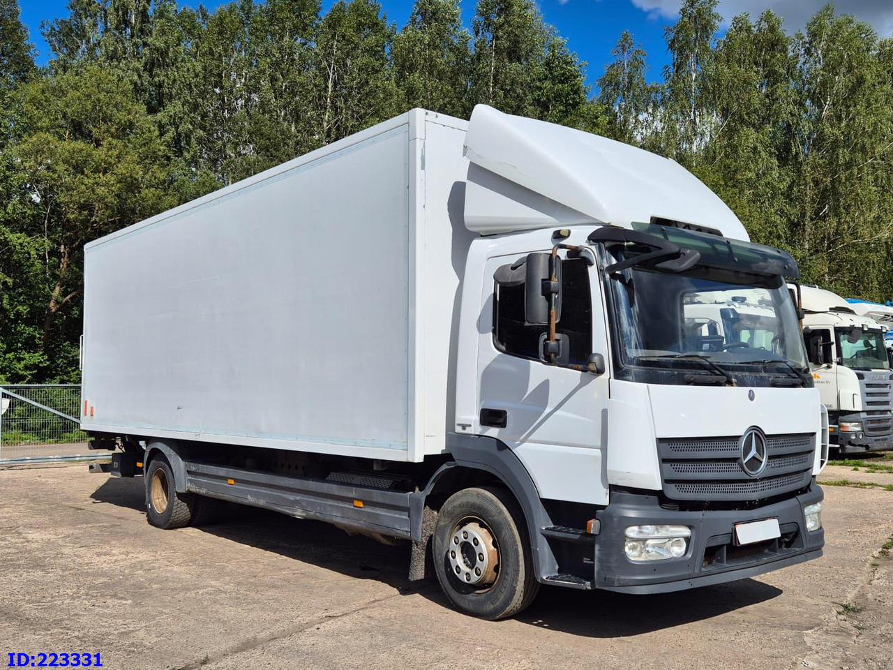 MERCEDES-BENZ Atego 1221 Euro6 (Open side box) - Kamion izotermik: foto 4 MERCEDES-BENZ Atego 1221 Euro6 (Open side box) - Kamion izotermik: foto 4