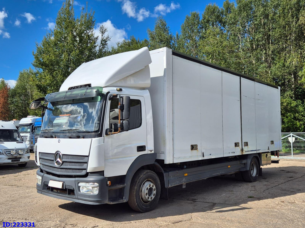 MERCEDES-BENZ Atego 1221 Euro6 (Open side box) - Kamion izotermik: foto 1 MERCEDES-BENZ Atego 1221 Euro6 (Open side box) - Kamion izotermik: foto 1