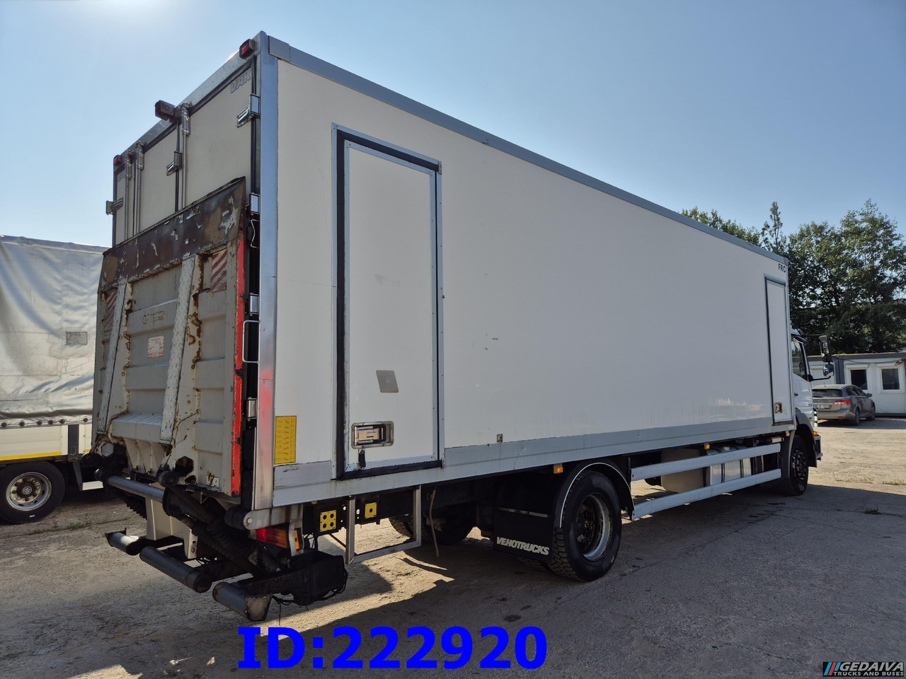 MERCEDES-BENZ Axor 1829 Manual + Tail lift - Kamion frigorifer: foto 5 MERCEDES-BENZ Axor 1829 Manual + Tail lift - Kamion frigorifer: foto 5