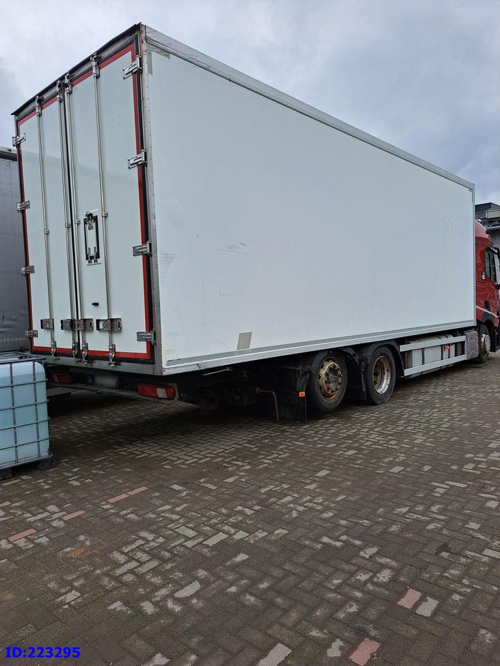 RENAULT T 6x2 Euro 6 Refrigerated + Carrier Supra - Kamion frigorifer: foto 5 RENAULT T 6x2 Euro 6 Refrigerated + Carrier Supra - Kamion frigorifer: foto 5