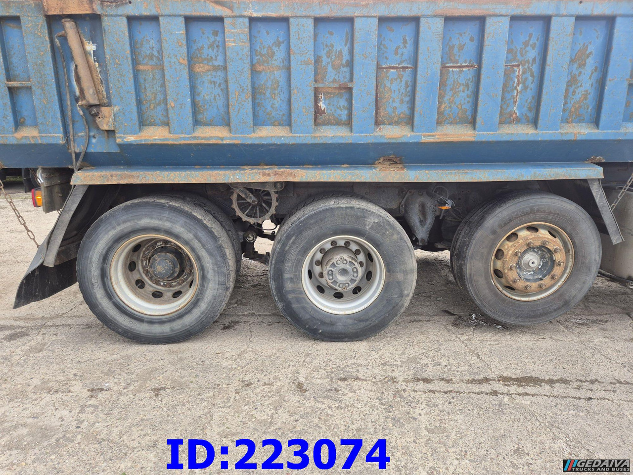 SCANIA 124 8x2 - Manual - Full steel - Kamion vetëshkarkues: foto 5 SCANIA 124 8x2 - Manual - Full steel - Kamion vetëshkarkues: foto 5
