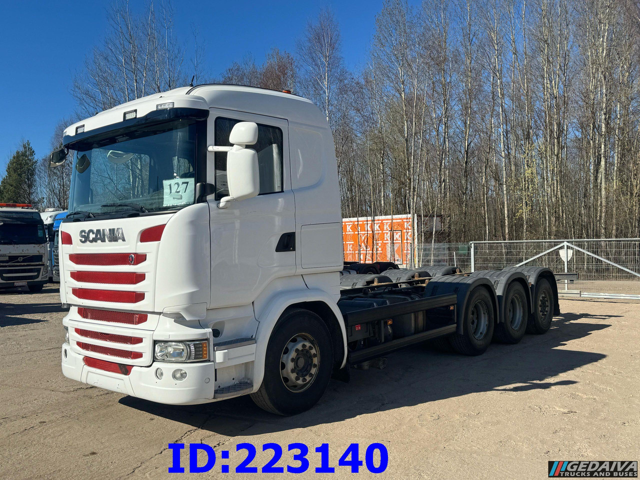SCANIA R520 8x4 Steering Axle - Kamion kabinë-shasi: foto 1 SCANIA R520 8x4 Steering Axle - Kamion kabinë-shasi: foto 1
