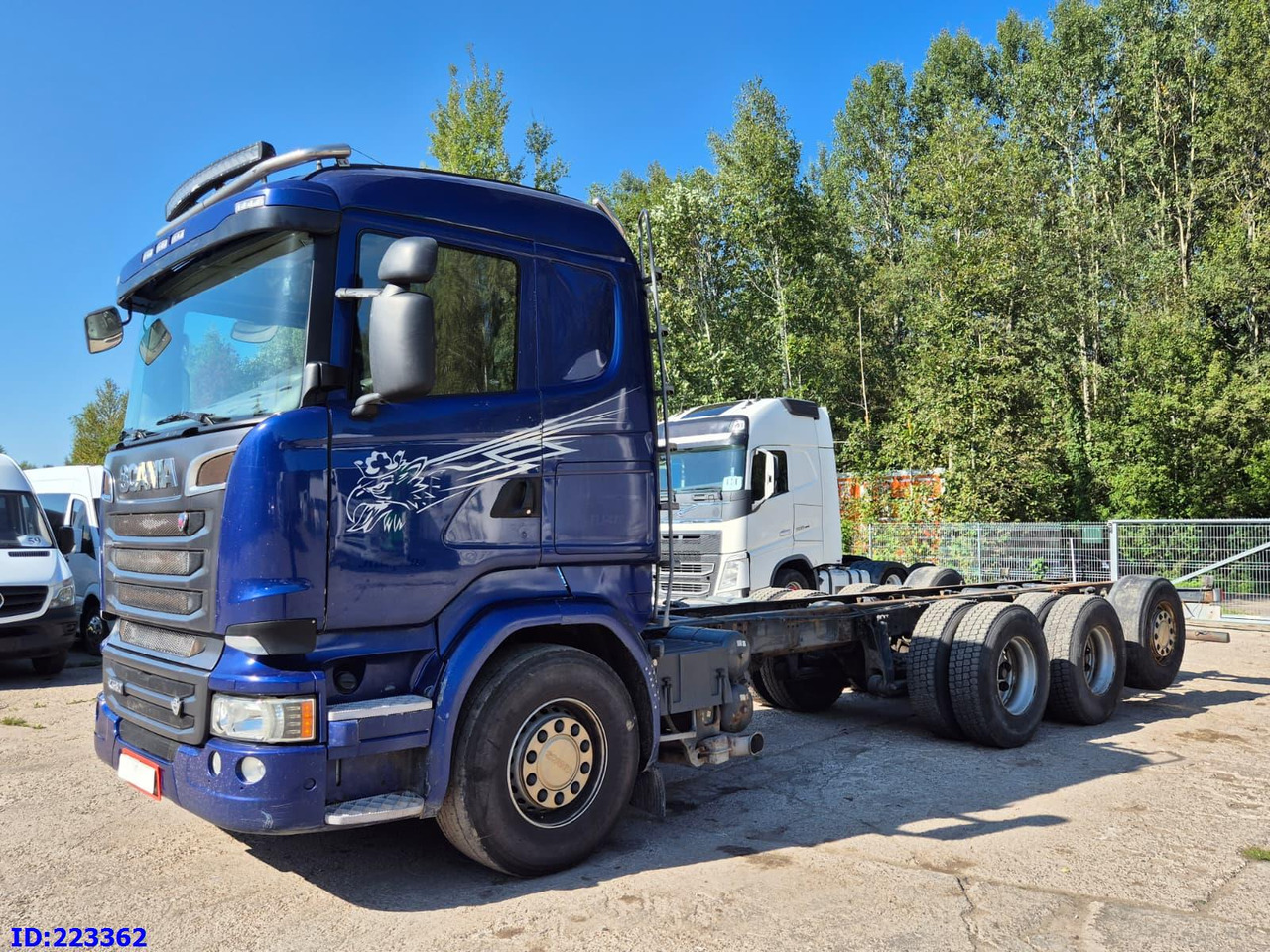 SCANIA R580 8x4 Euro6 Retarder - Kamion kabinë-shasi: foto 1 SCANIA R580 8x4 Euro6 Retarder - Kamion kabinë-shasi: foto 1