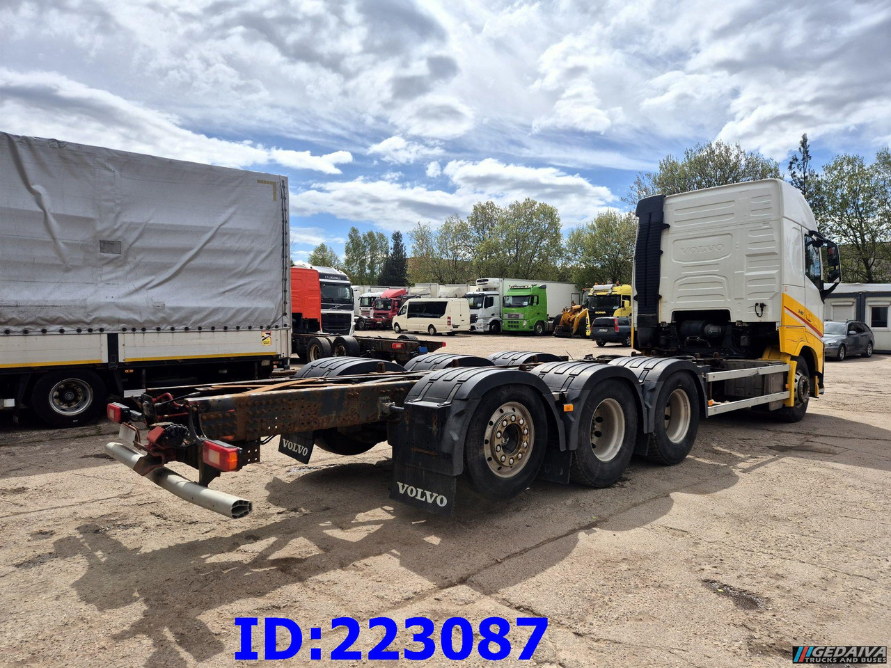 VOLVO FH13 540HP 8x4 Lifting axle - Kamion kabinë-shasi: foto 4 VOLVO FH13 540HP 8x4 Lifting axle - Kamion kabinë-shasi: foto 4