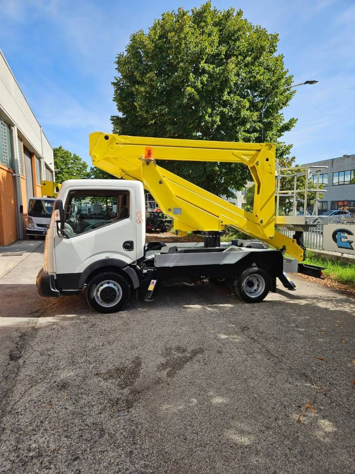 Palfinger P 200 A - Platformë ajrore e montuar në kamion: foto 1 Palfinger P 200 A - Platformë ajrore e montuar në kamion: foto 1