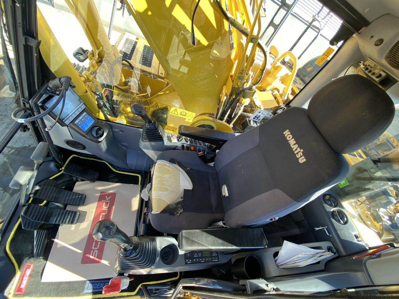 Komatsu HB365LC-3 - Ekskavator me zinxhirë: foto 3 Komatsu HB365LC-3 - Ekskavator me zinxhirë: foto 3