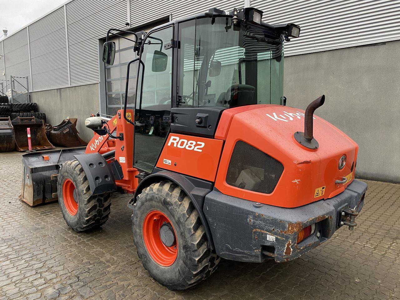 Kubota R082 - Ngarkues i artikuluar: foto 2 Kubota R082 - Ngarkues i artikuluar: foto 2