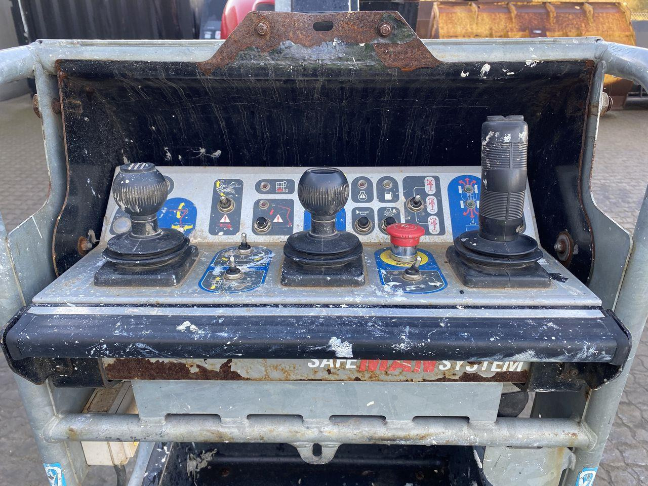 Manitou 160ATJ RC - Krah me çernjerë: foto 3 Manitou 160ATJ RC - Krah me çernjerë: foto 3