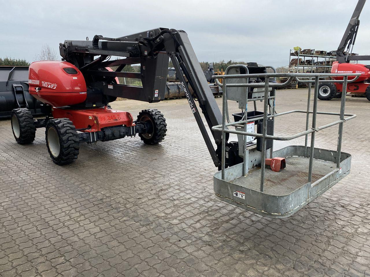 Manitou 160ATJ RC E3 - Krah me çernjerë: foto 5 Manitou 160ATJ RC E3 - Krah me çernjerë: foto 5